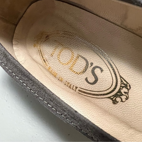 TOD’S Debbie Button Suede Leather Heels - Picture 8 of 13